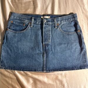 Levi’s Short Denim Skirt